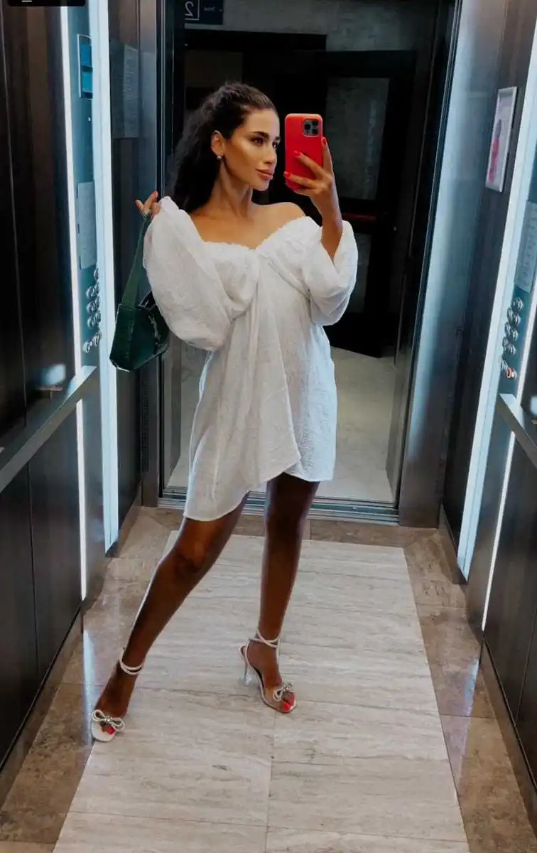 Adel escort in Paris