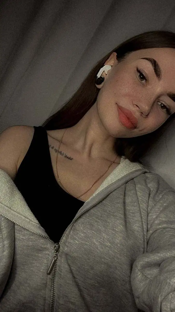 Adriana escort in Paris