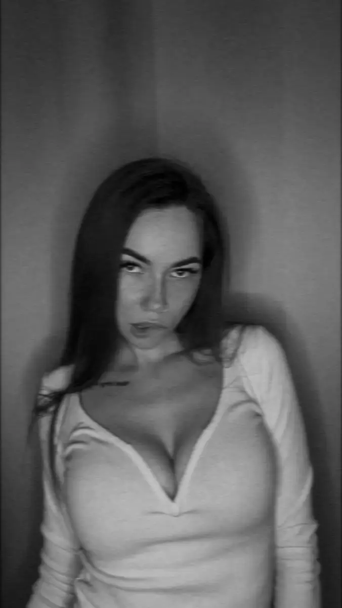 Adriana escort in Paris