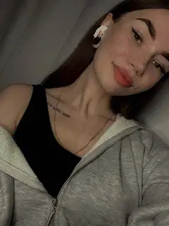 Adriana escort in Paris