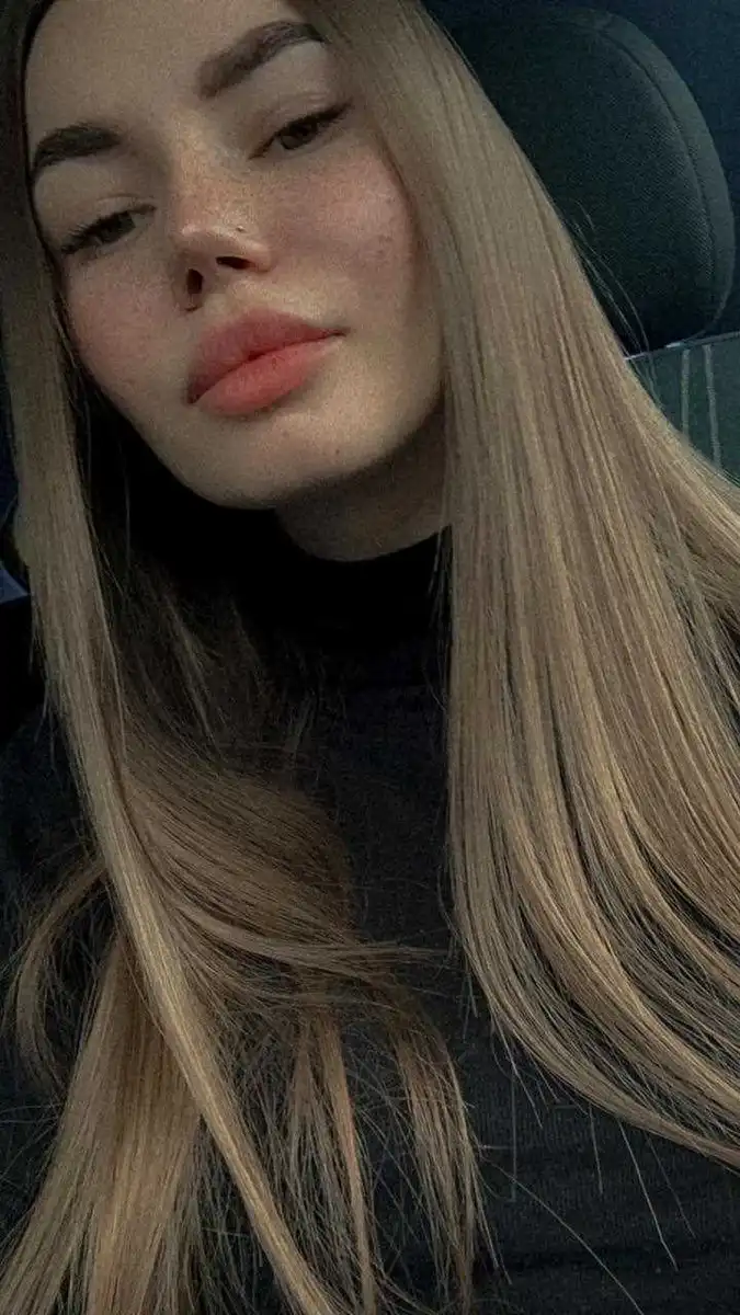 Adriana escort in Paris
