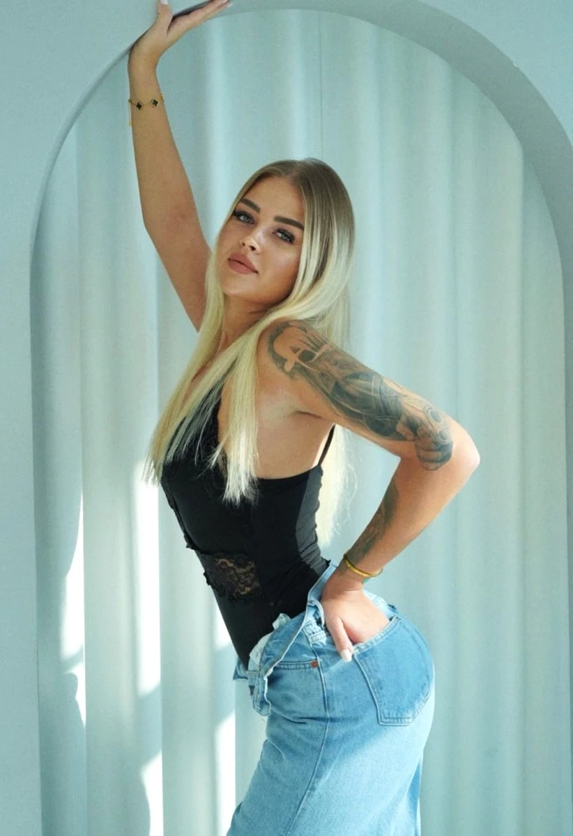 Afina escort in Paris