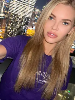 Agata escort in Paris