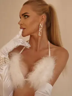 Agata escort in Paris
