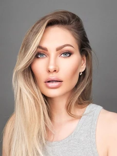 Aksena escort in Paris