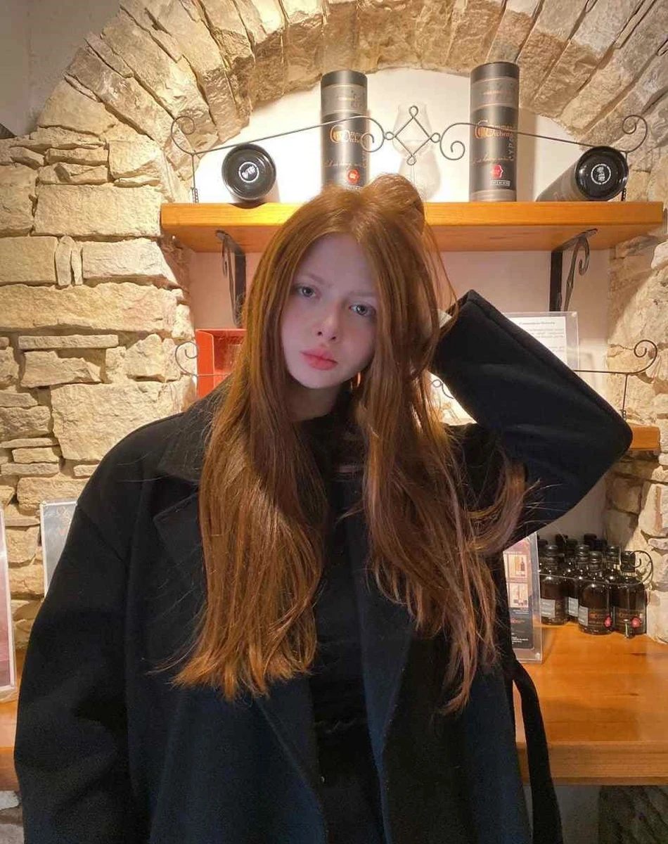 Alice escort in Paris