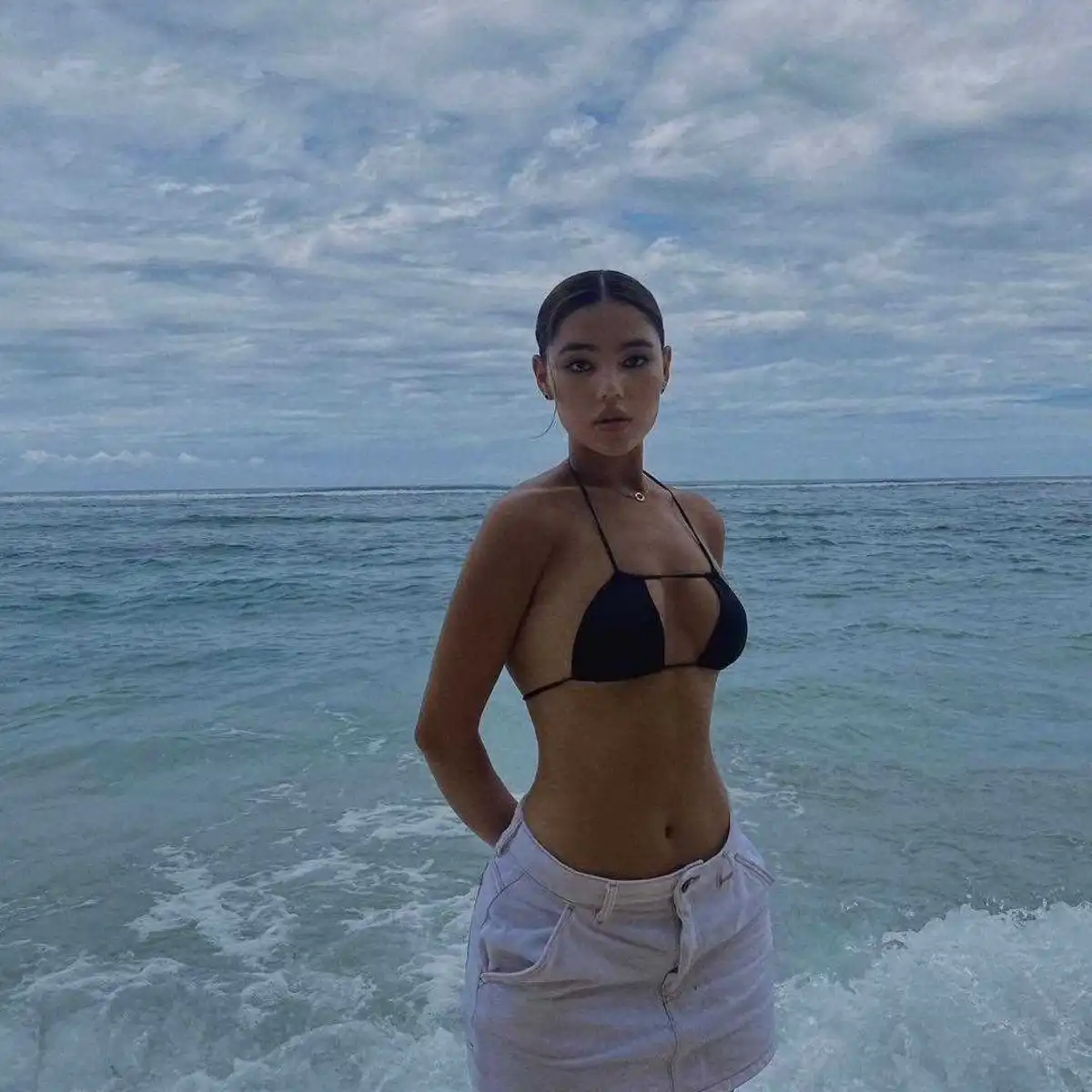 Alima escort in Paris