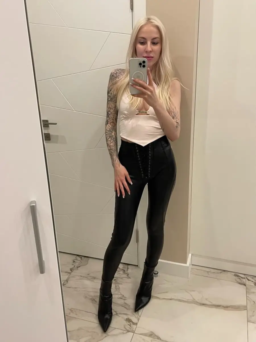 Alina escort in Paris