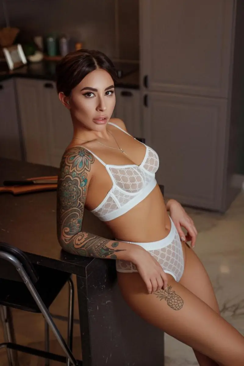 Alisha escort in Paris