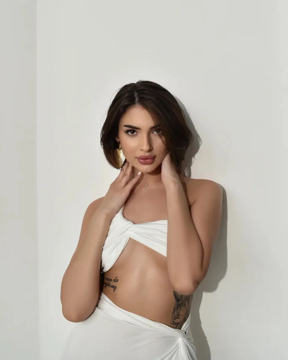 Alla escort in Paris