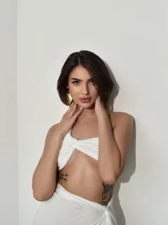 Alla escort in Paris