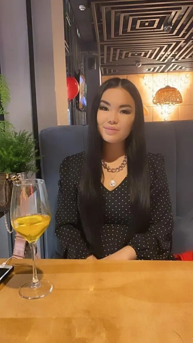 Altana escort in Paris
