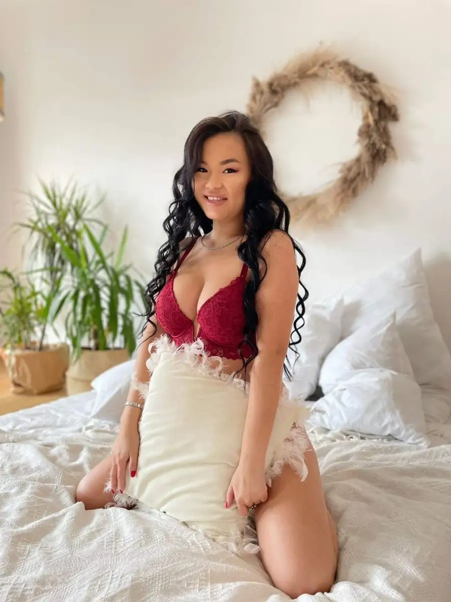 Altana escort in Paris
