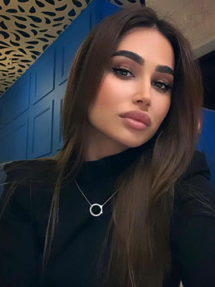 Amina escort in Paris