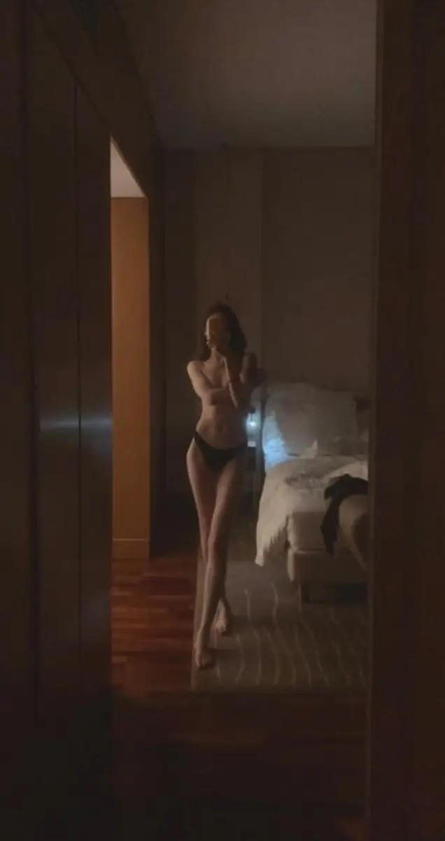 Amina escort in Paris