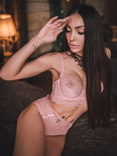 Amira escort in Paris