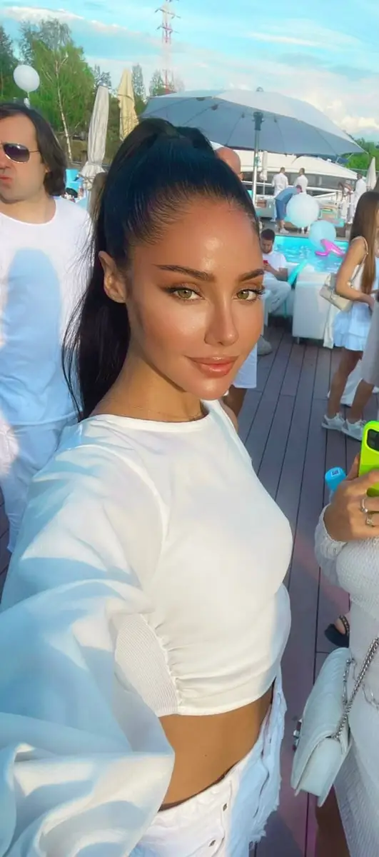Angel escort in Paris