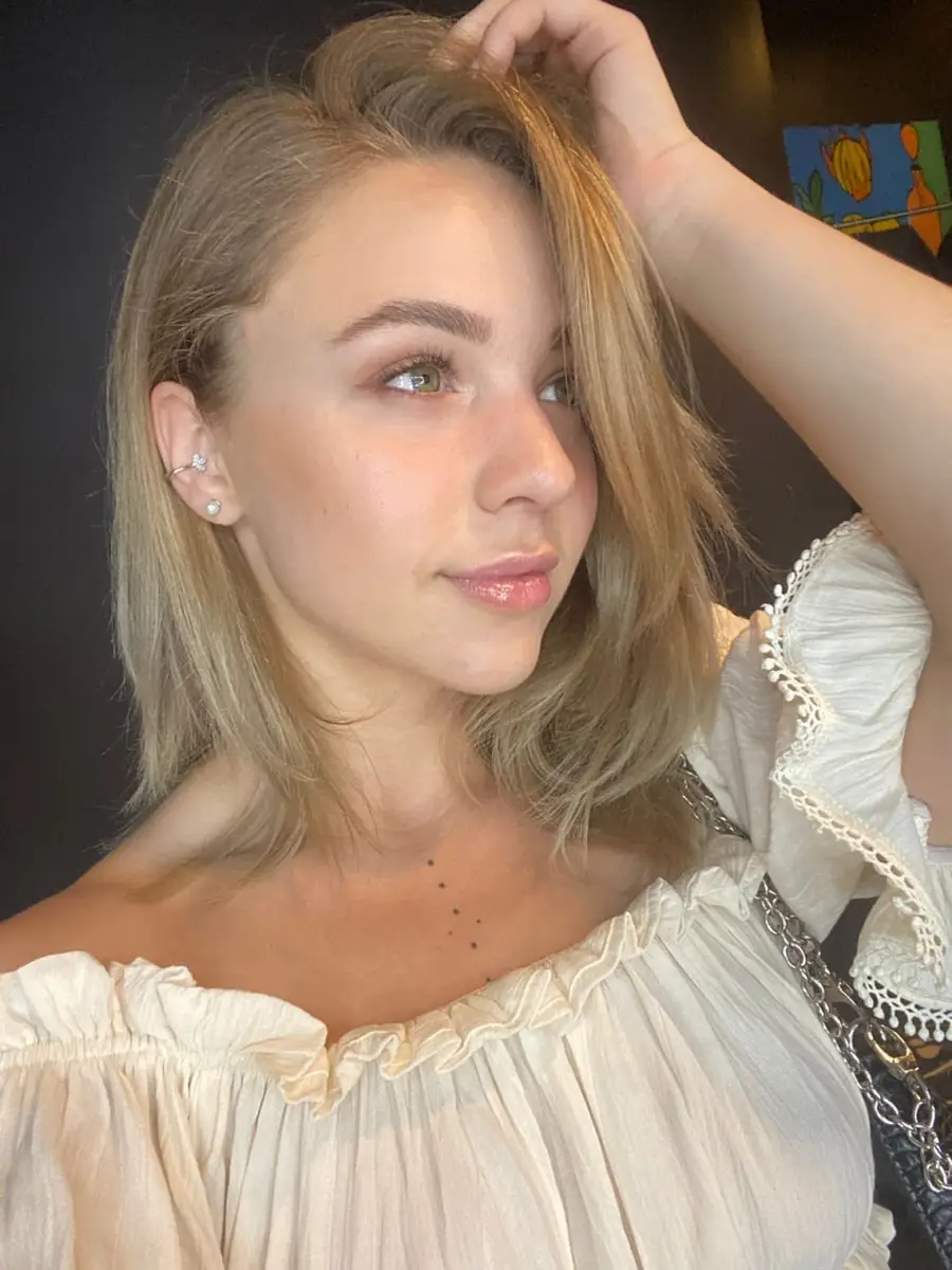 Anya escort in Paris