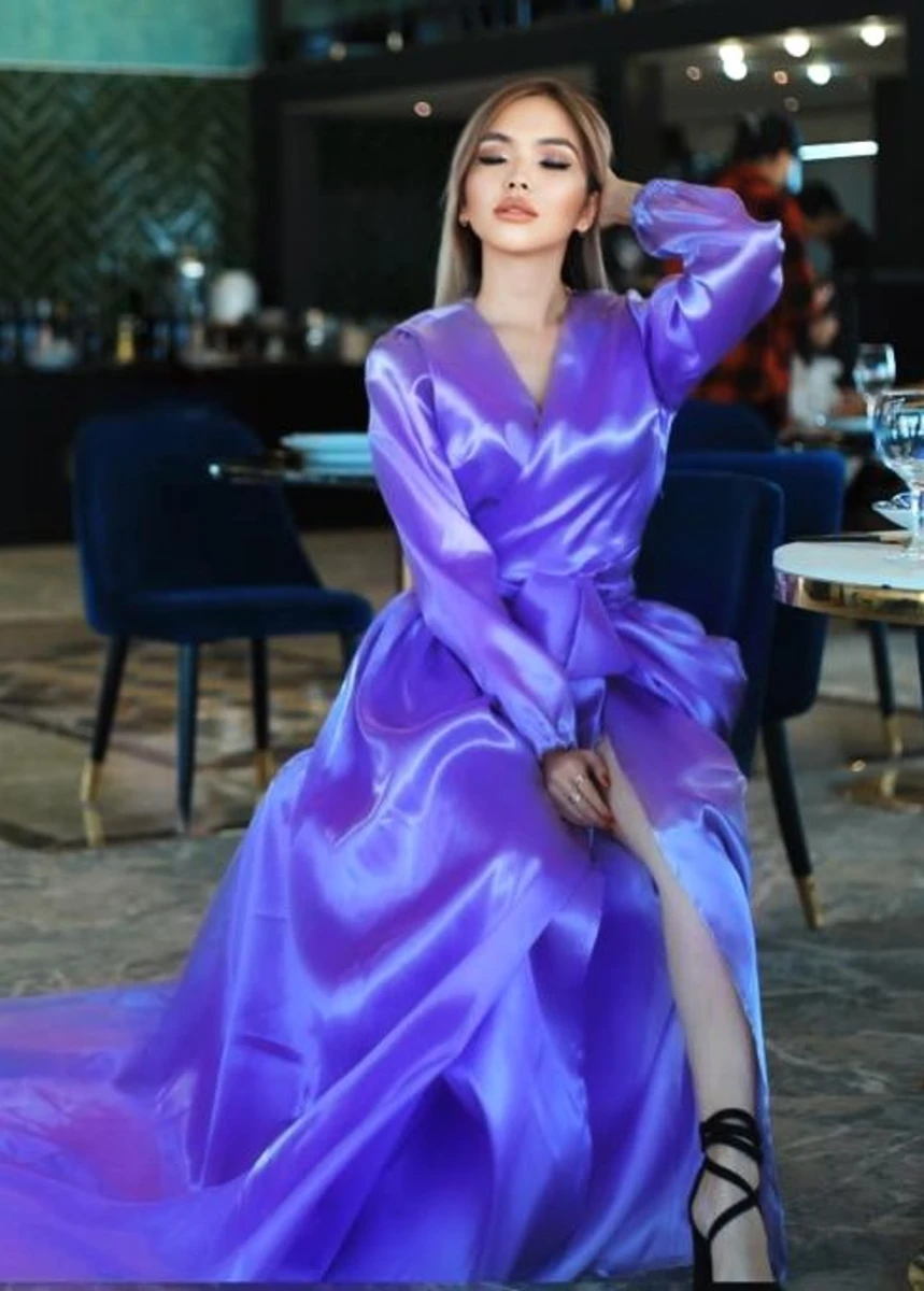 Asty escort in Paris