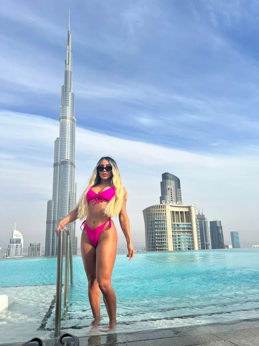 Bella escort in Paris