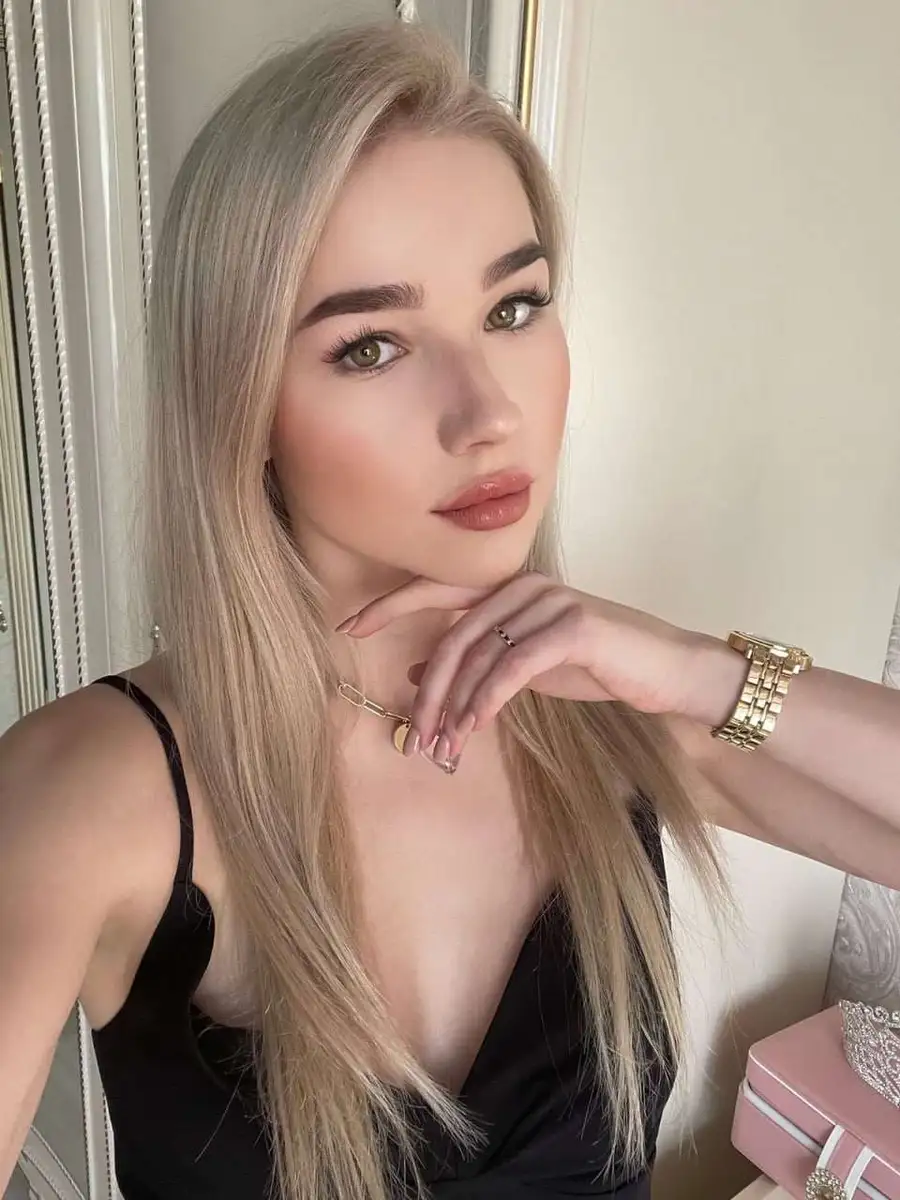 Betany escort in Paris