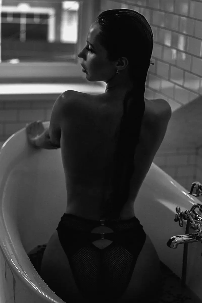 Bogdana escort in Paris
