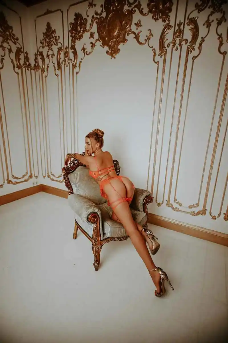 Candy escort in Paris