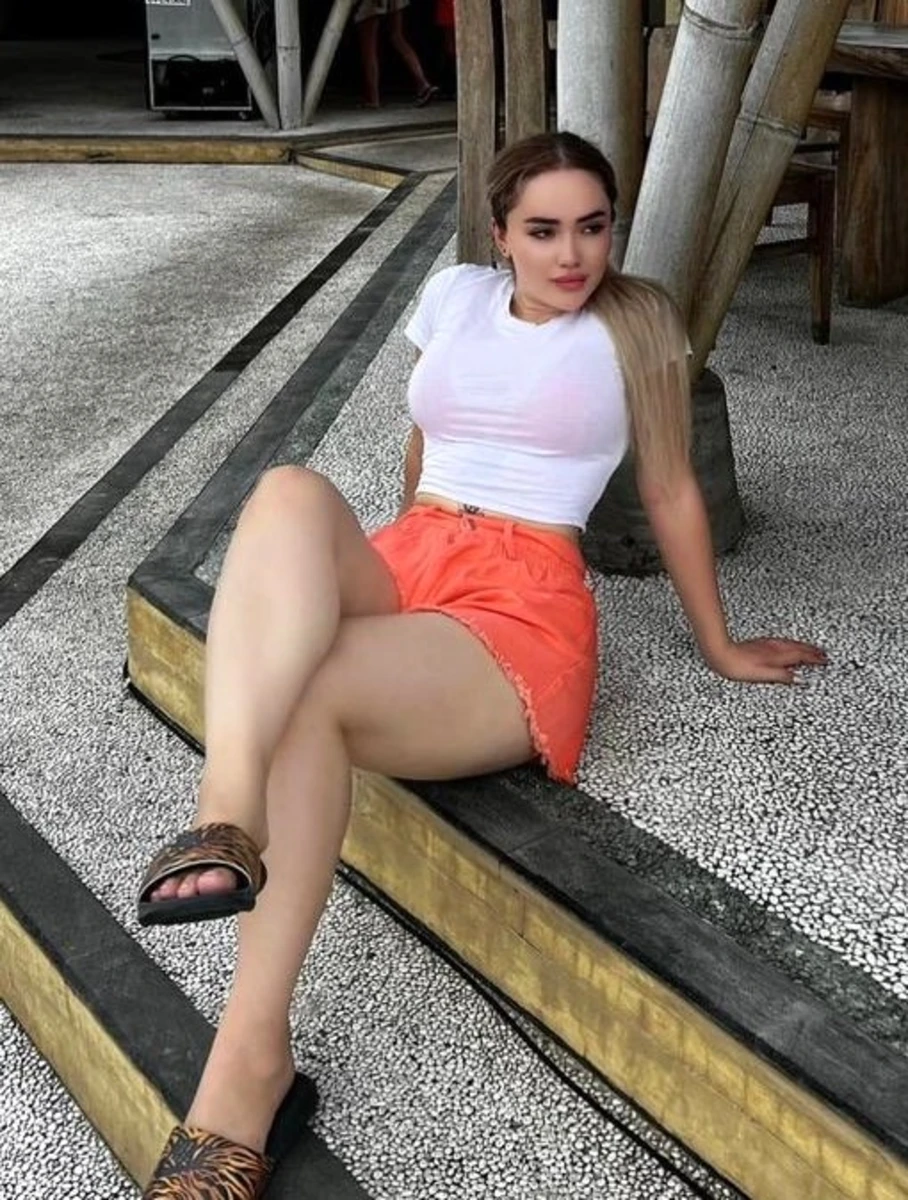 Caroline escort in Paris