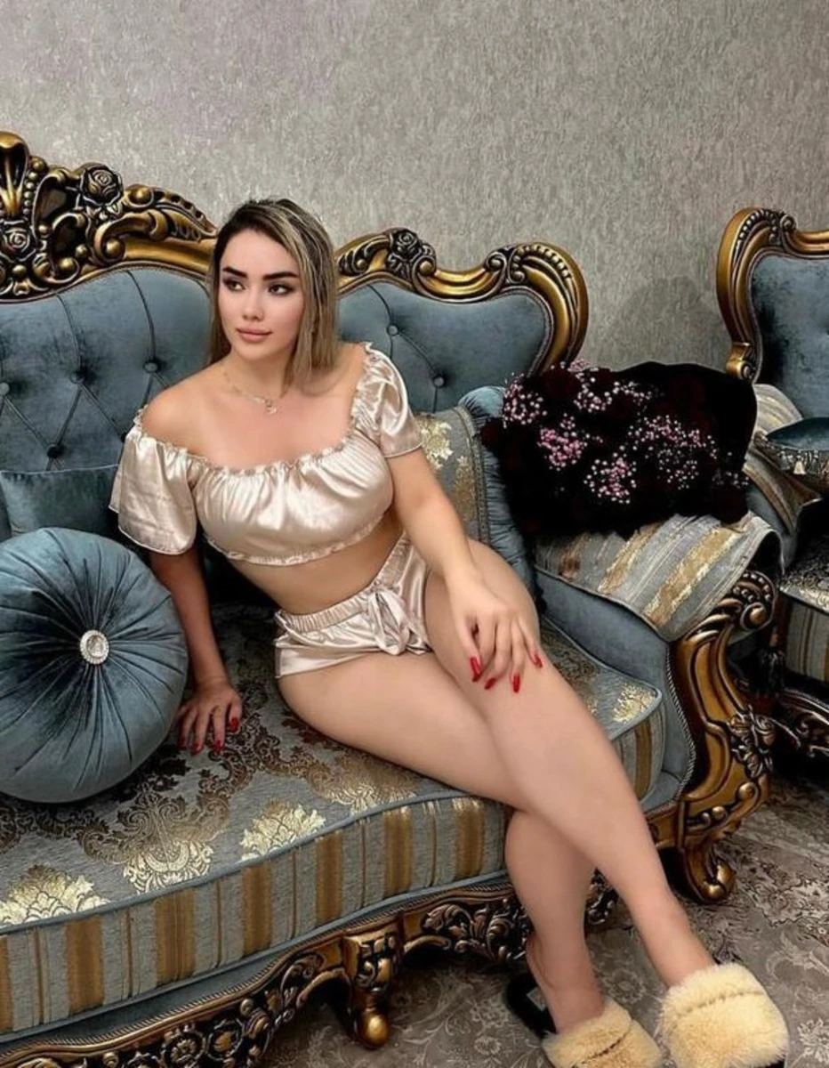 Caroline escort in Paris