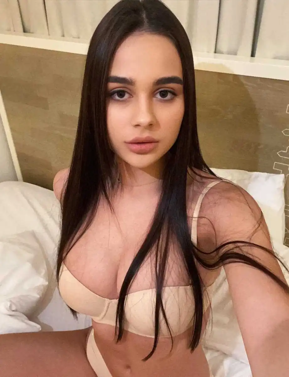 Christina escort in Paris