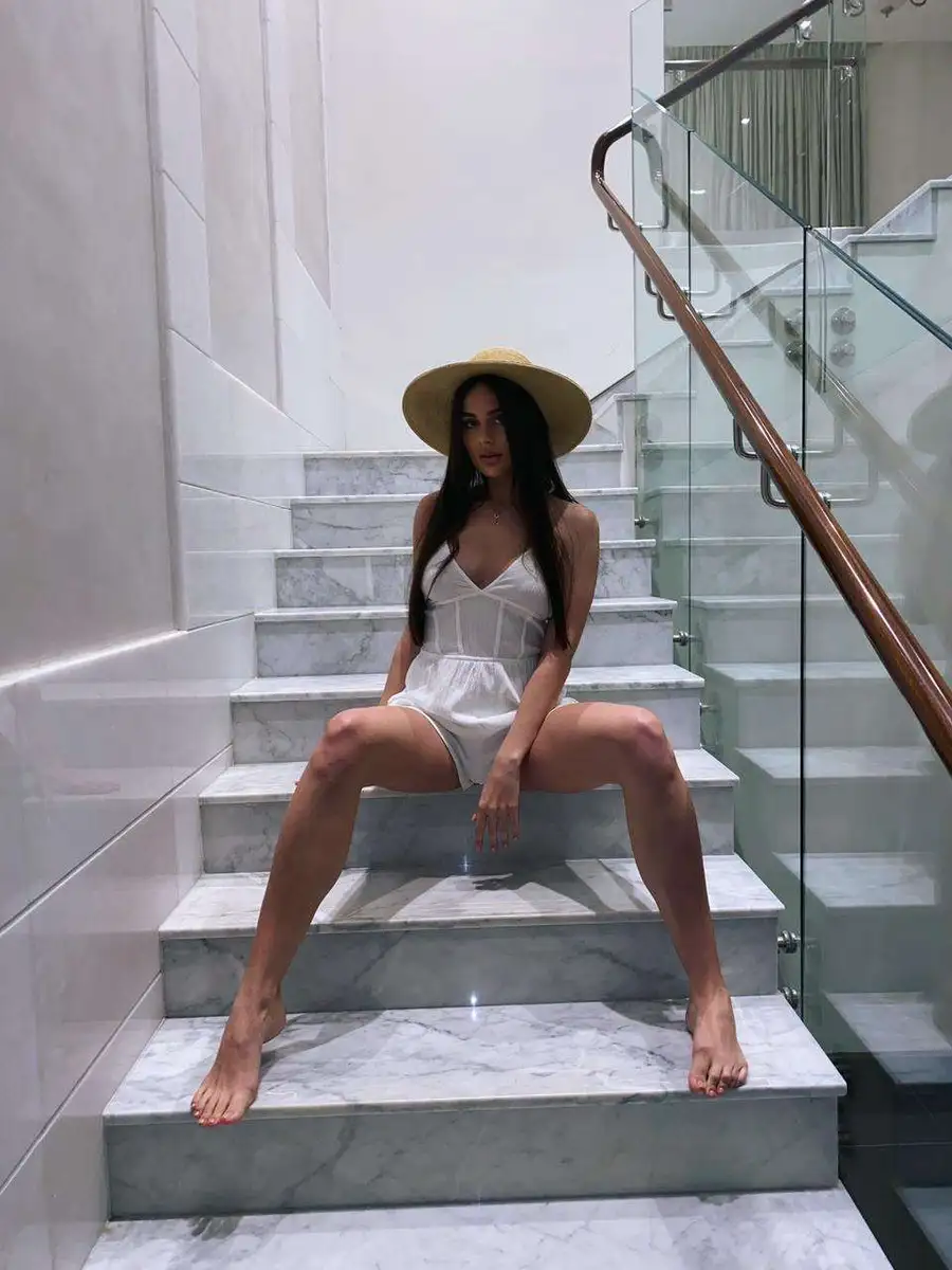 Christina escort in Paris