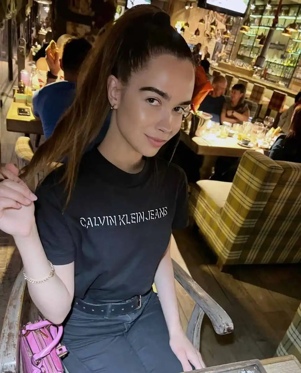 Cleo escort in Paris