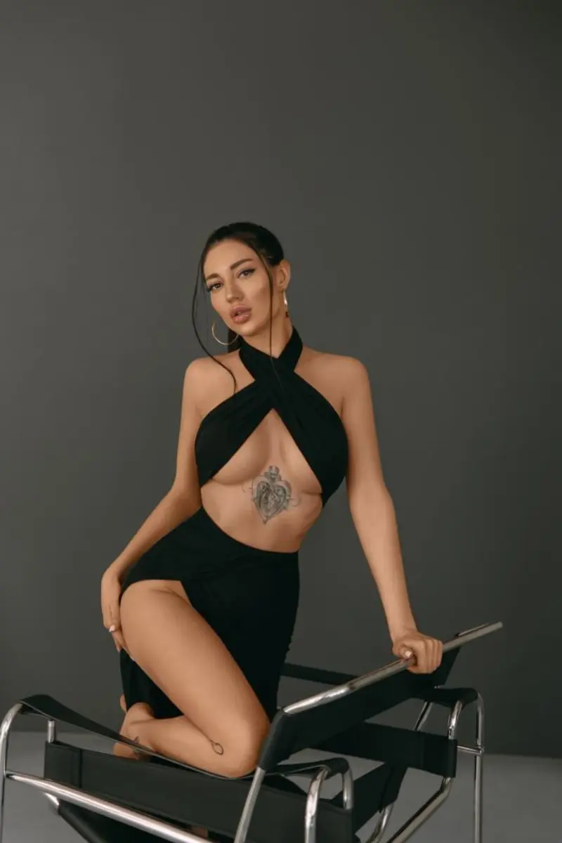 Cornelia escort in Paris