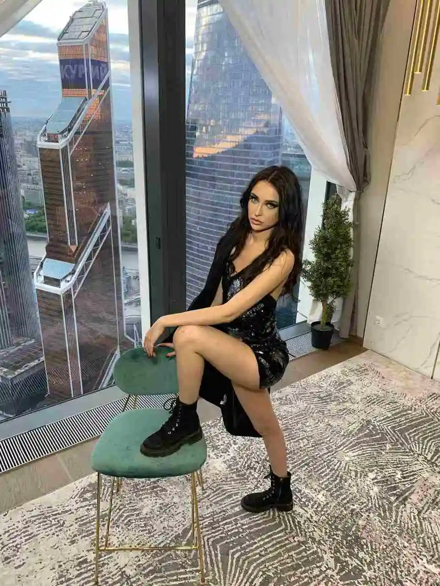 Crystal escort in Paris