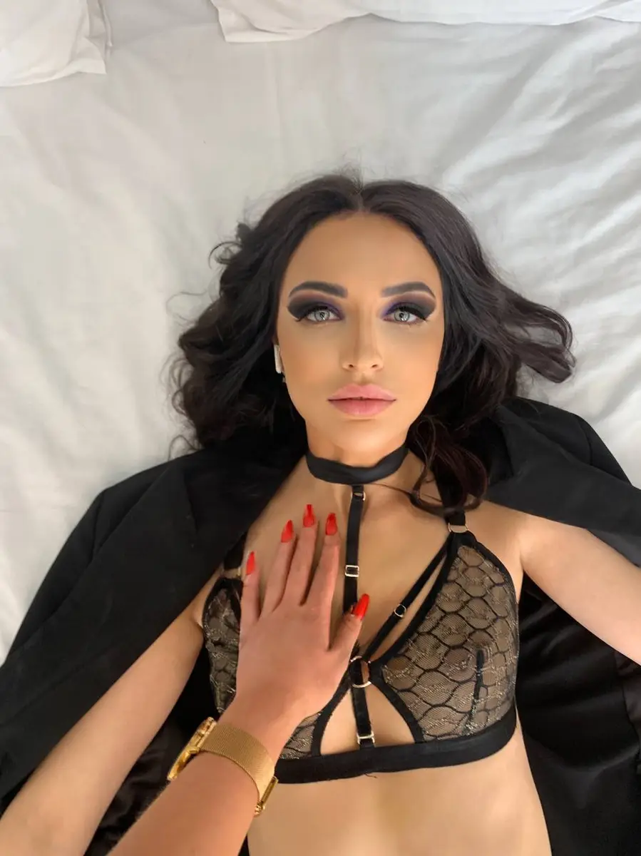Crystal escort in Paris