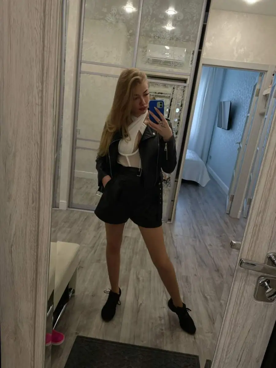 Dana escort in Paris
