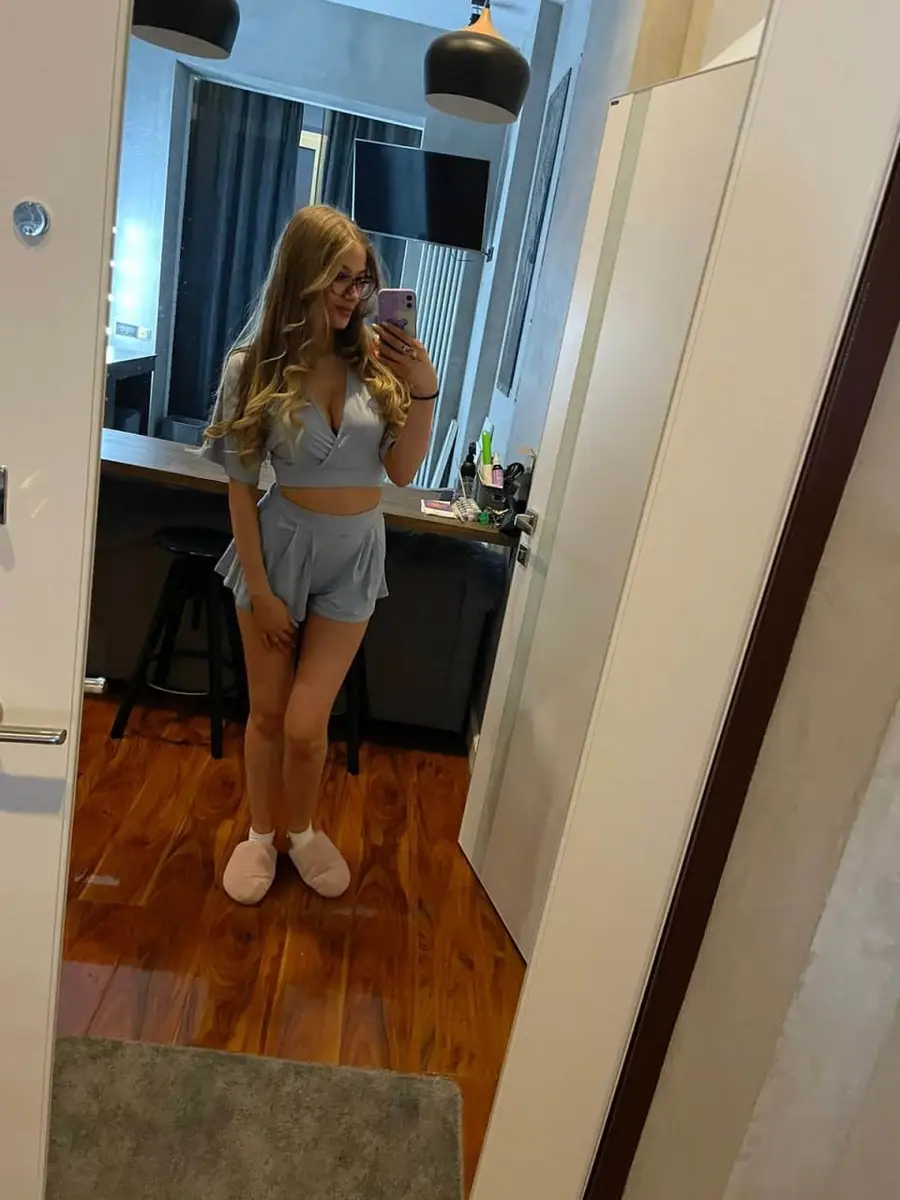Dana escort in Paris