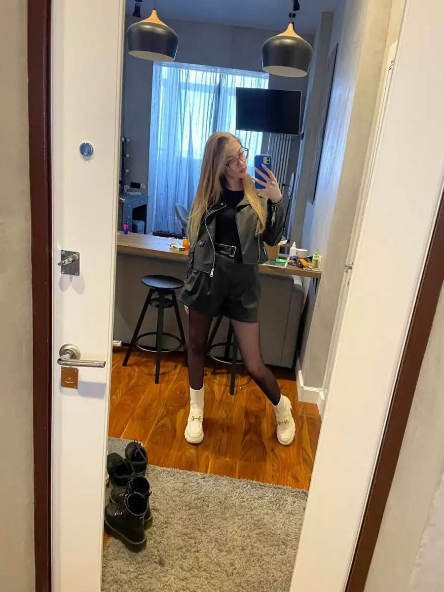 Dana escort in Paris