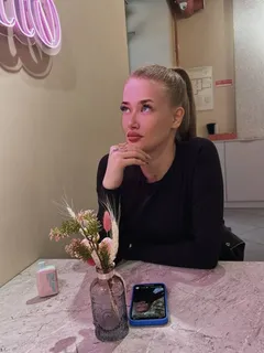 Dana escort in Paris