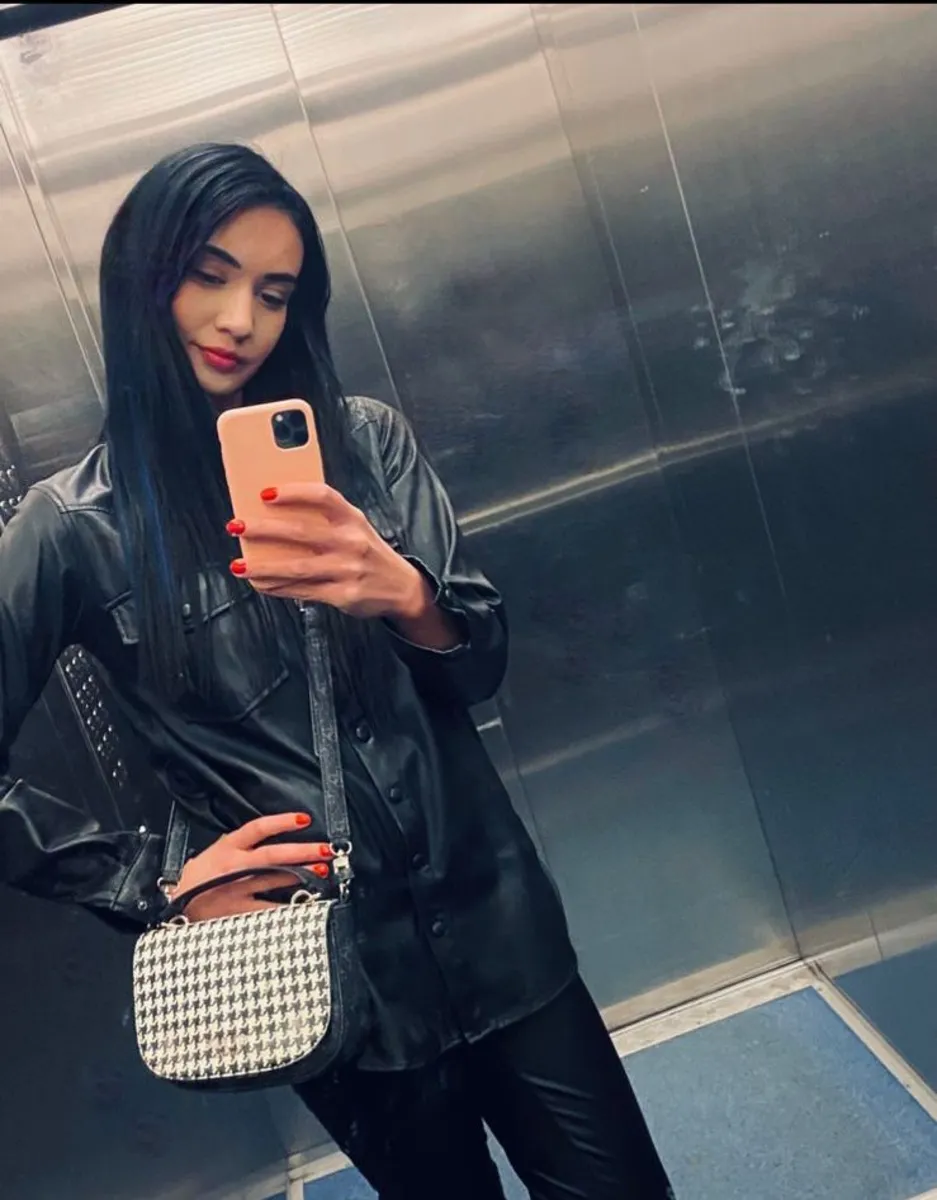 Dina escort in Paris