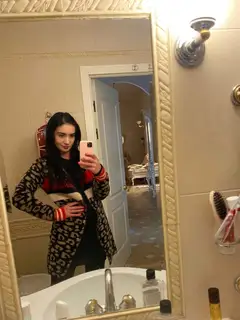 Dina escort in Paris