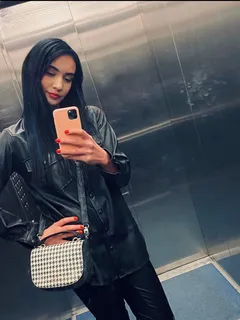 Dina escort in Paris