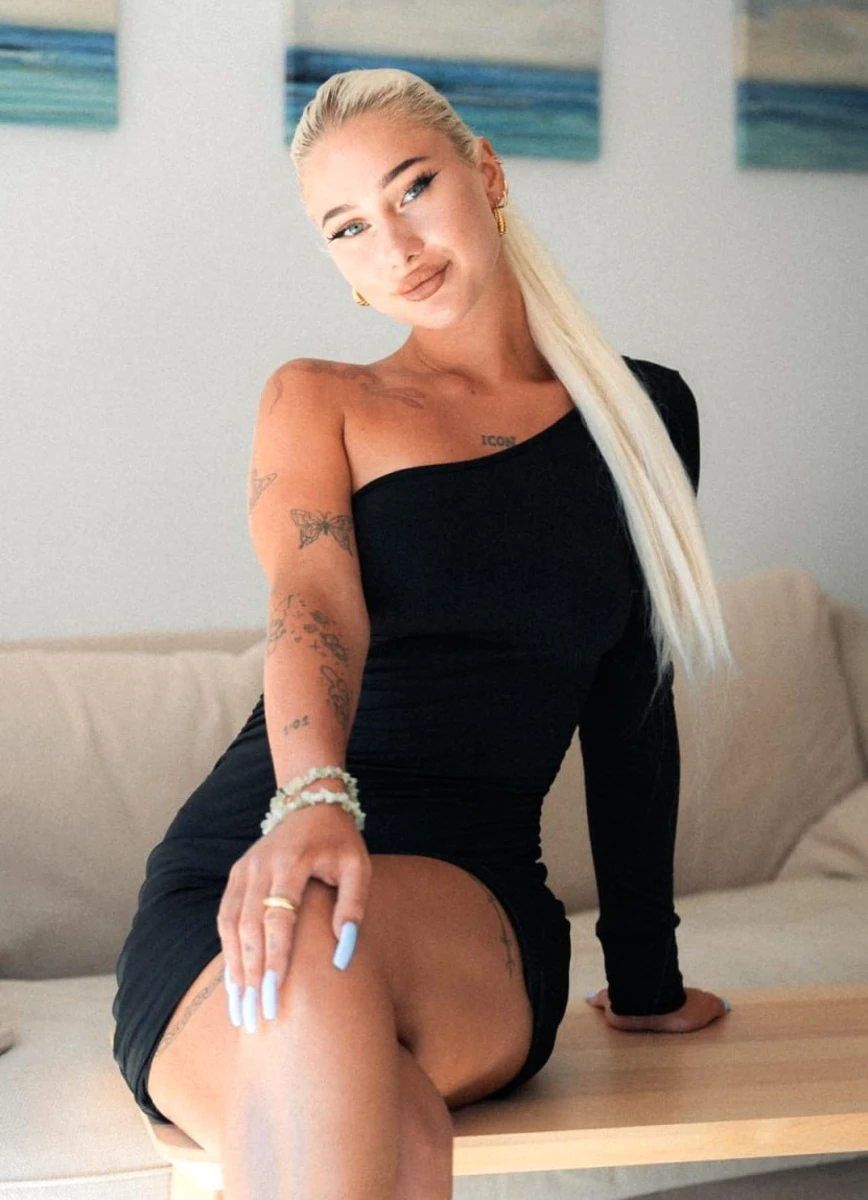 Elina escort in Paris
