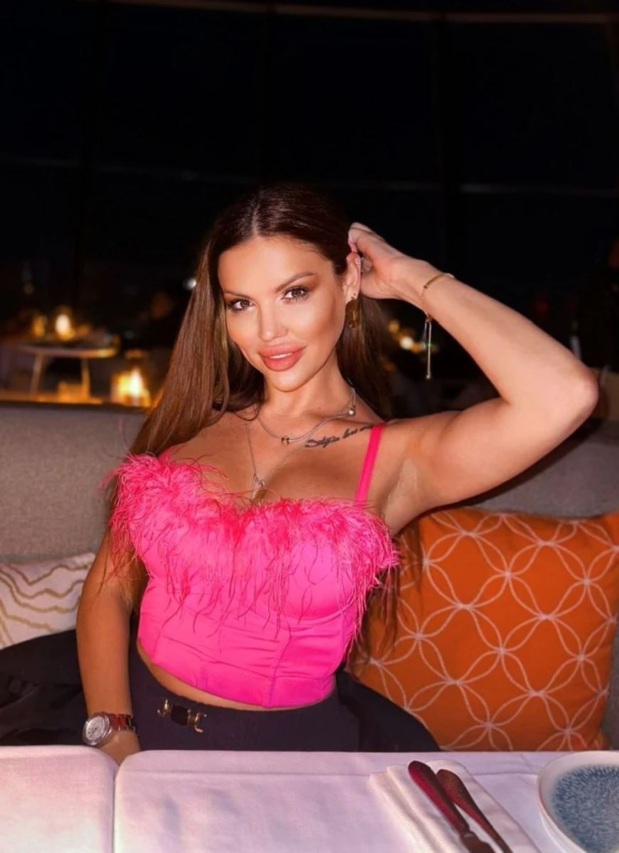 Elina escort in Paris