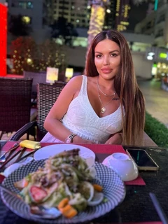 Elina escort in Paris