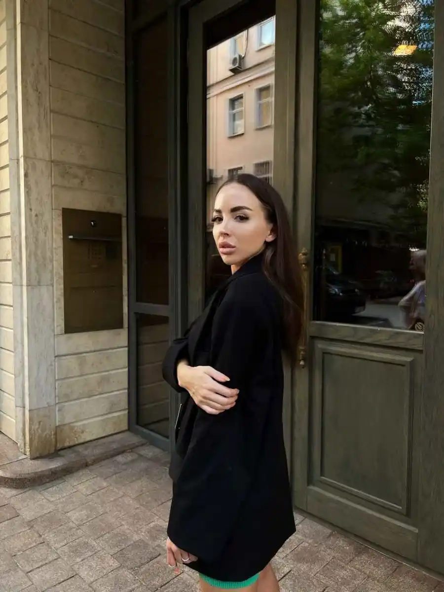 Elizabeth escort in Paris