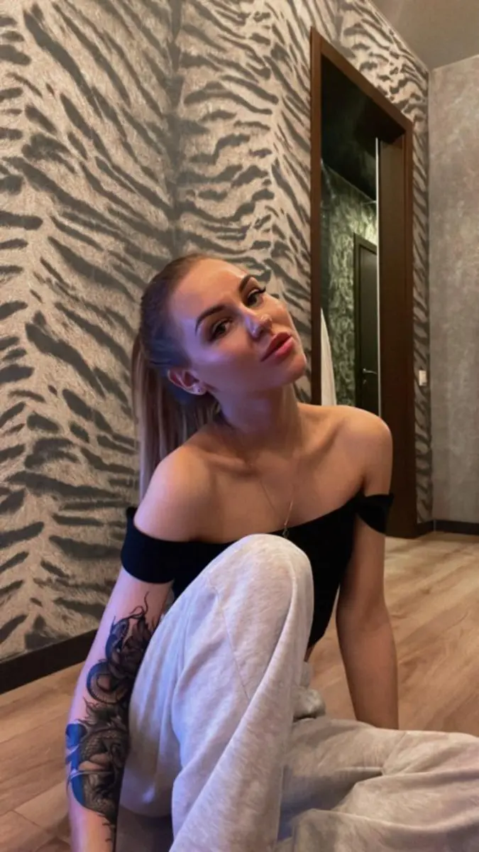Elza escort in Paris