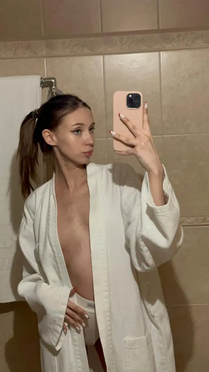 Emma escort in Paris