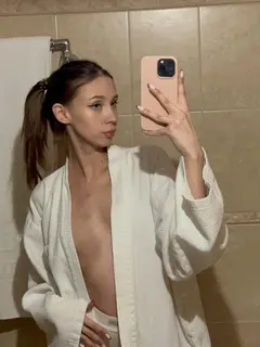 Emma escort in Paris