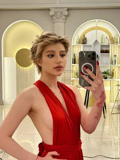 Eseniya escort in Paris